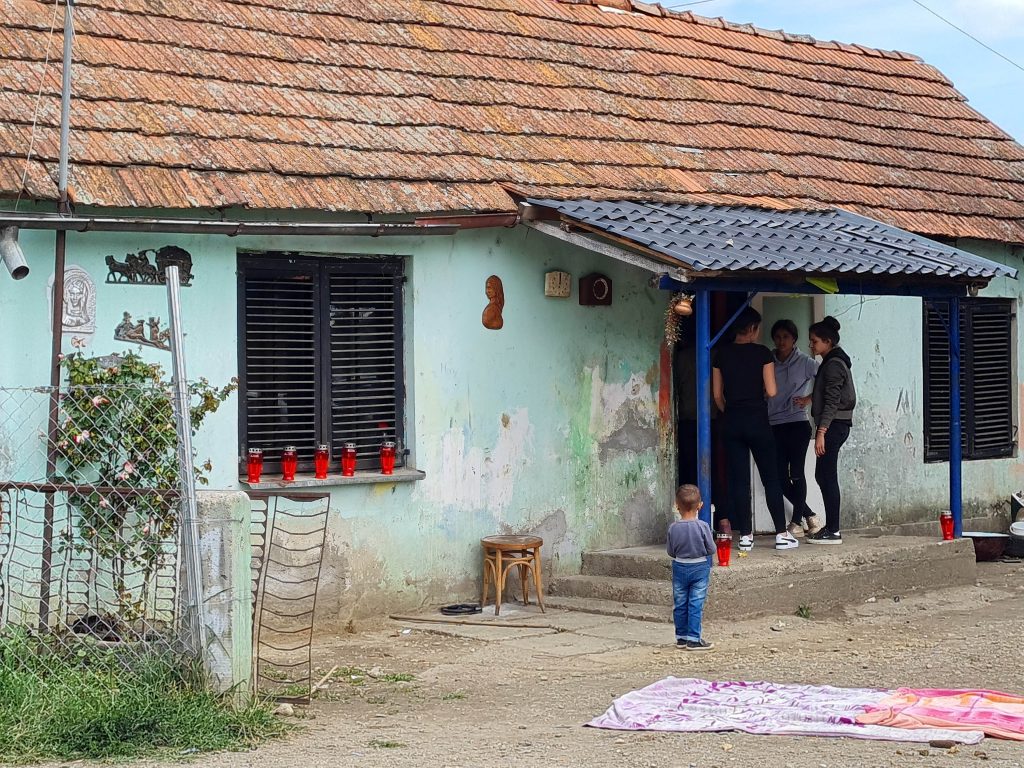 [:hr]Parag, romsko naselje, foto Hina/Siniša Kaladžija[:en]Romsko naselje Parag, foto HINA/Siniša KALAJDŽIJA[:]