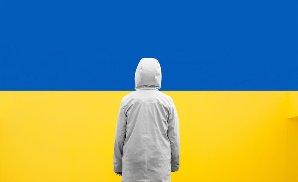 [:hr]Ukrajina - zastava i izbjeglica - Daniele Franchi-Unsplash[:]
